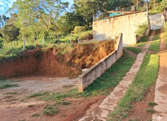 Alugo casa em Nazaré Paulista, bairro Cuiabá de cima