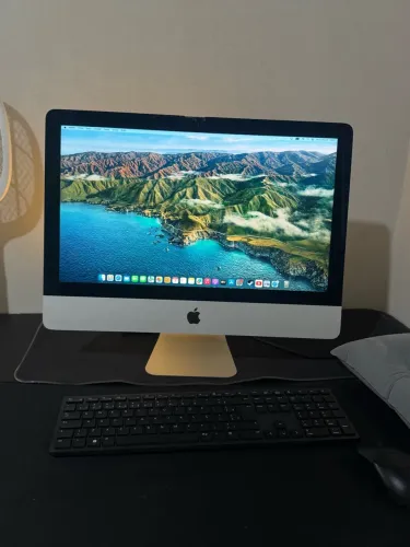 iMac i5 Apple atualiza normalmente tela 21,5 com trinco mas funciona tudo