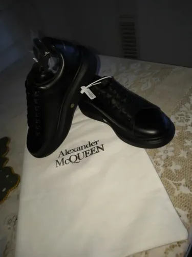 McQueen Oversized Preto Estilo Luxo