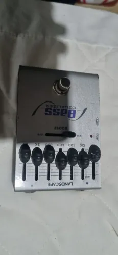 Vendo pedal landscape equalizador BEQ2 com a caixa top