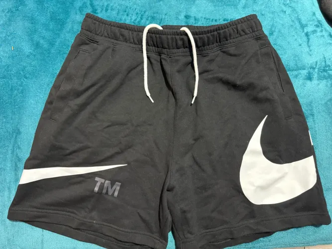 Bermuda Nike swoosh Tm