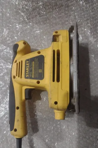 Lixadeira orbital stanley 220 V (**USADA**)