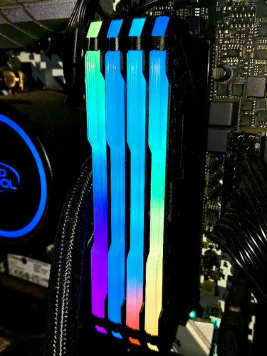 Memória RAM Corsair Vengeance Pro 32 GB (4x8GB) DDR4 3200MHz com Led RGB