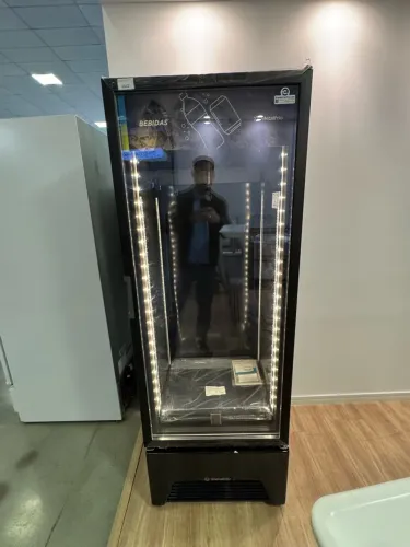 Refrigerador Bebidas Vertical 403 Litros Metalfrio Essential Preto All Black LED