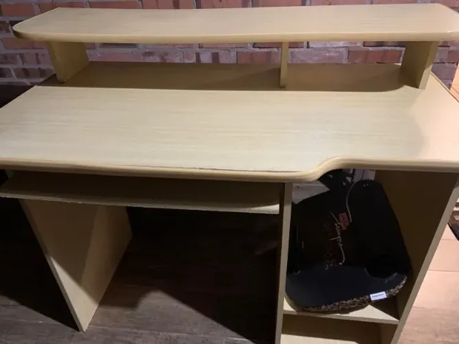 Mesa de escritório / estudos