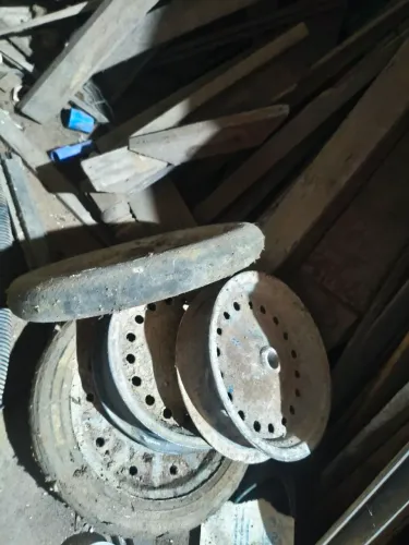 2 Rodas de carrinho de mão, dois aros pneu seco 