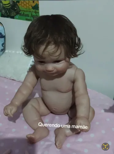 Bebê Reborn todo em vinil siliconado, 51cm, cabelos implantados,  pode dar banho. 