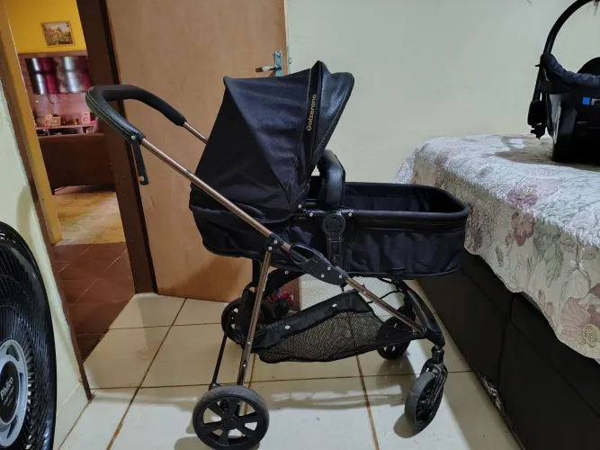 Carrinho de bebê Moisés  mais bebê conforto+ base da Galzerano 