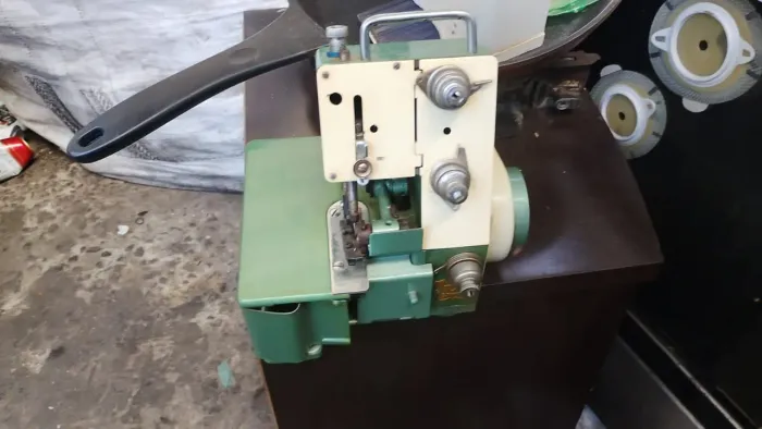 Máquina de costurar overlock