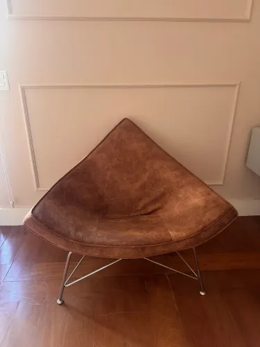 2 poltronas em suede caramelo 