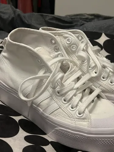 Tênis adidas cano alto 