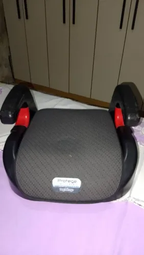 Cadeira de criança para auto.