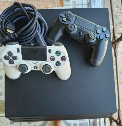 PLAYSTATION 4 - PS4