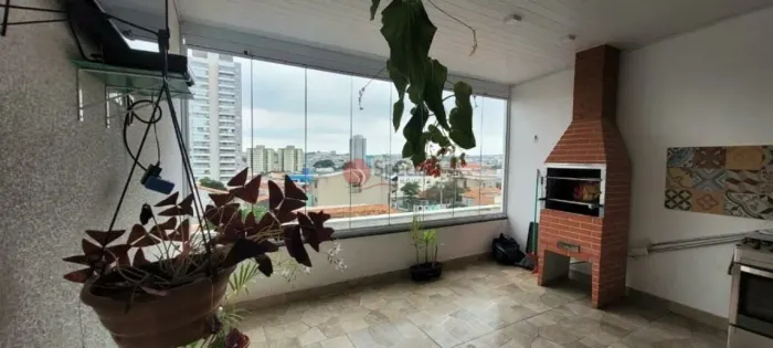 Sobrado a venda na Vila Carrão, com 3 quartos.