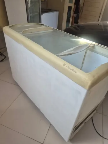 Freezer horizontal com tampo de vidro 336 litros
