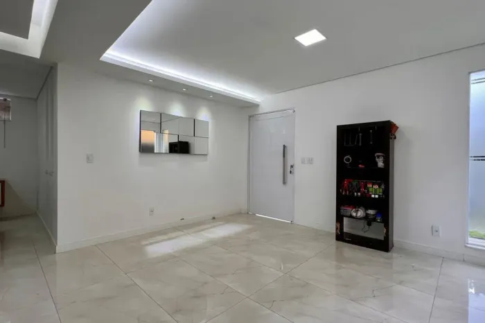 Casa à Venda - Santa Inês, 4 Quartos, 220 m2