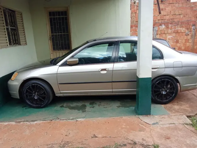 Honda Civic Sedan LX 1.7 16V 115cv Mec. 4P 2002