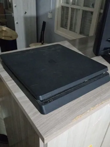 PlayStation 4 com 2 controles + jogos