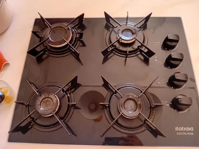 Vendo fogão cooktop usados apenas por 3 meses