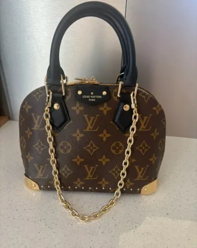 Bolsa de couro legítimo modelo alma bb italiana da Louis Vuitton detalhes pretos