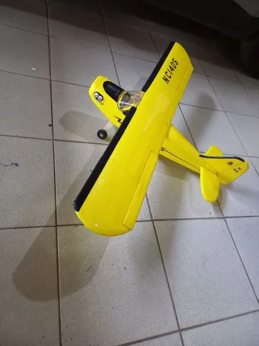 Aeromodelo Cesnna 182