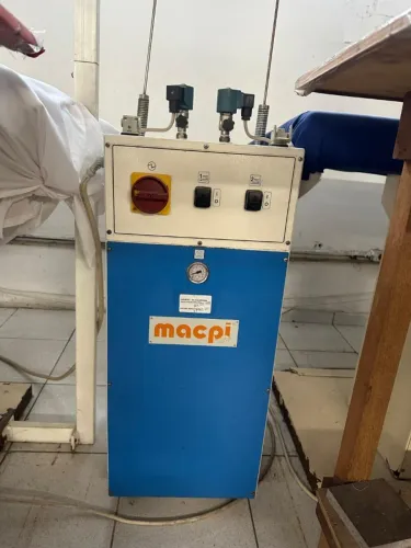 Cadeira com 2 mesas de passar com sucção MACPI