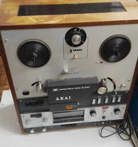 Toca fitas de rolo Akai