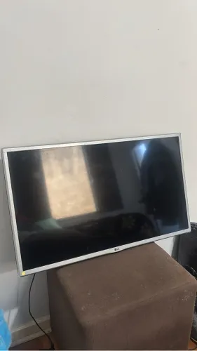 Smart TV LG (modelo 32LJ600B)