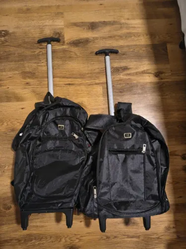 Kir com 2 mochilas com rodinhas - Pouco uso