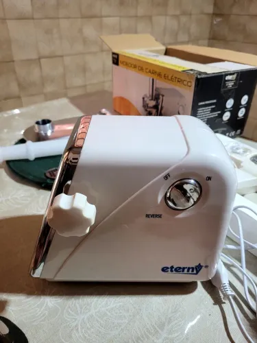Moedor de carne elétrico, Eterny, 550w e funcionando muito bem. Analiso seu lance.