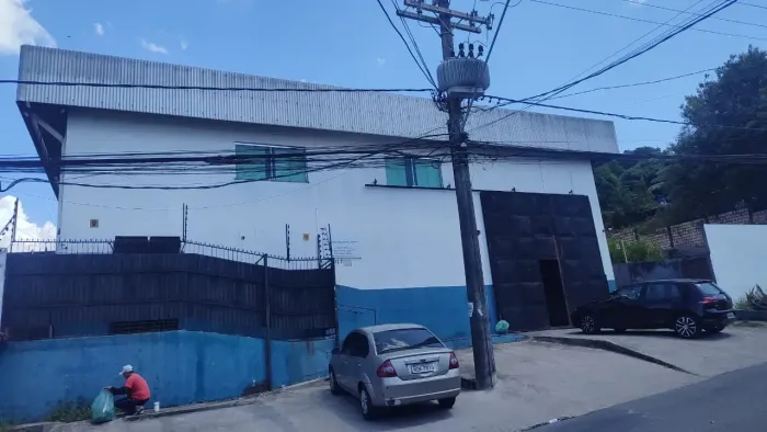 Galpão para aluguel com 800m2 com AVCB e HABITE-SE NIVEL 5 EM Flores-Manaus-AM