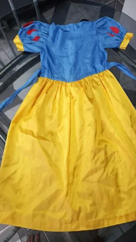 Vestido  princesa branca de neve 