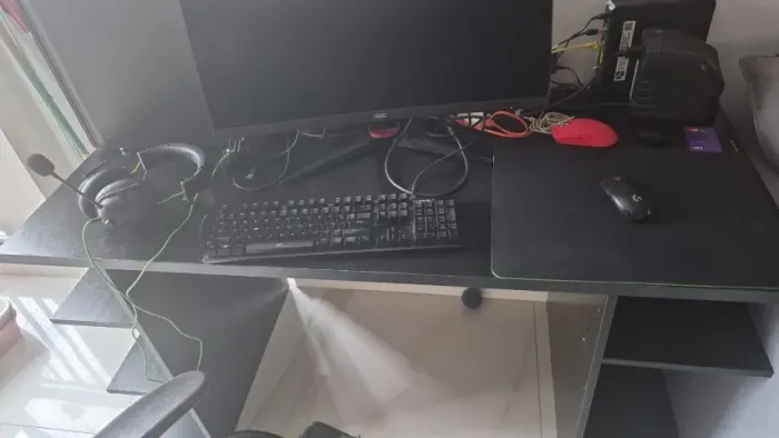 Mesa gamer preta