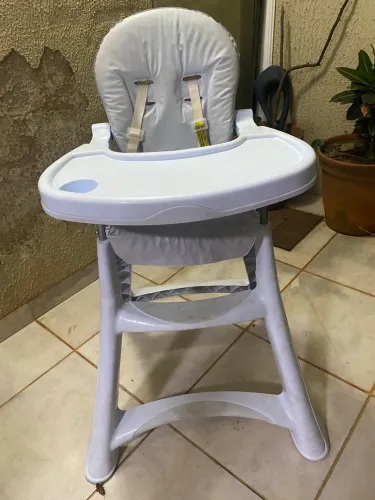 Cadeirão de alimentação para bebê.