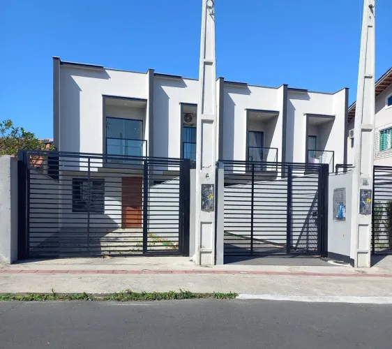 Sobrado à venda no bairro Boa Vista - Joinville/SC