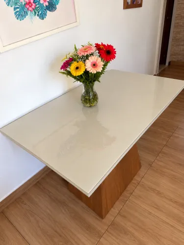 MESA DE JANTAR OFF-WHITE COM TAMPO DE VIDRO