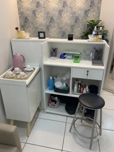 Vendo balcão de recepção, semi novo .