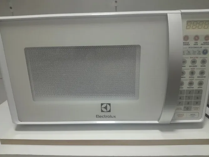 Micro-ondas seminovo Electro, funciona bem.lux