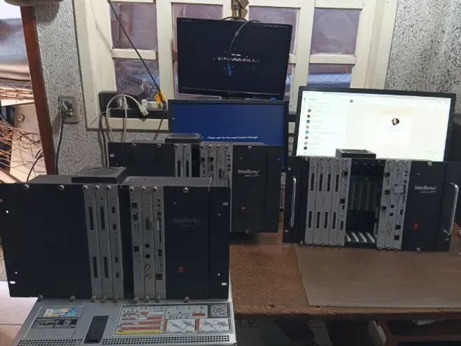 Torro centrais pabxs Intelbras tenho vários modelos a partir de 1200 reais cada chame houv