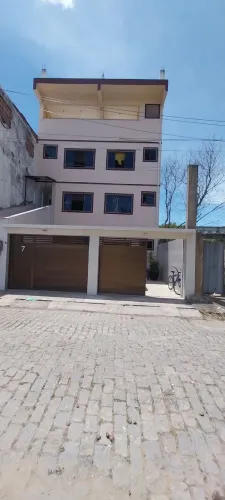 Alugo Excelente apto semi-mobiliado 110mts com 2 suites no Parque Aeroporto, Macaé/RJ. 