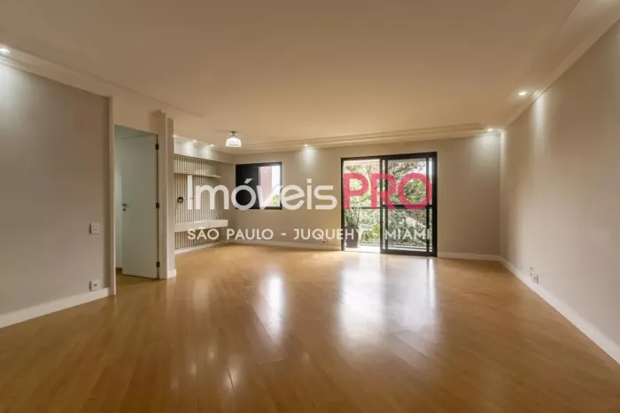 Apartamento para locação com 130m² - em Moema - São Paulo.