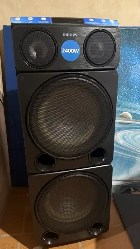 Caixa de som Philips de 2.400 W esta nova
