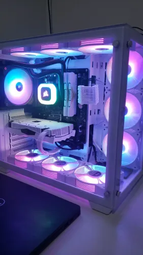 PC GAMER BRANCO - RYZEN 7 5700X, RTX 2060 SUPER 8GB, 32GB RAM, B550M AORUS ELITE, RGB