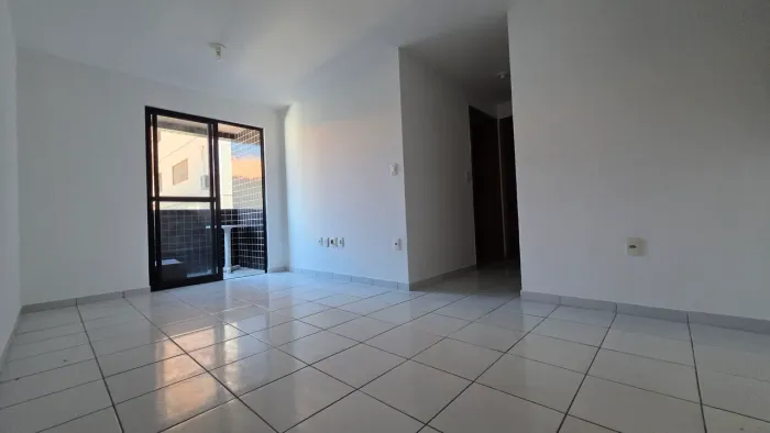 Apartamento entre o Vera Arruda e a Praça da Mulher