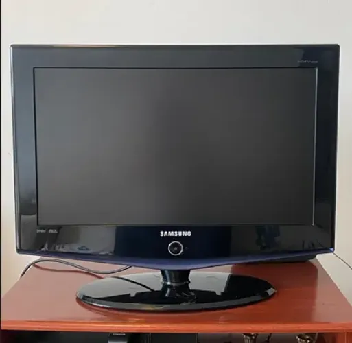 TV Samsung LCD 26" HDMI + VGA com controle remoto