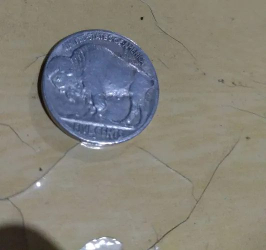 Esta é uma moeda Buffalo Nickel dos Estados Unidos de 1937
