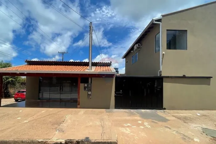 Sobrado com ponto comercial de esquina