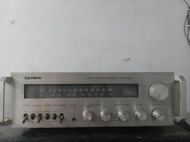Receiver em bom estado só botão  de am e fm quebrado mais perfeito.obs.nao fasso entrega.