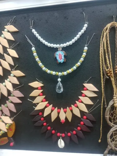 Colar estilo indígena feito a mão