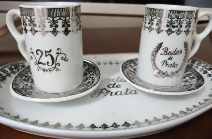 Conjunto de porcelana antigo